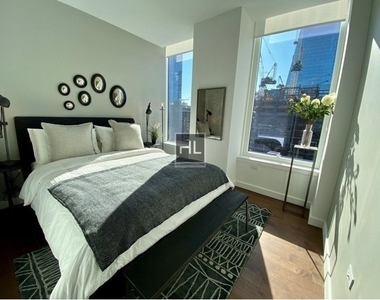 West 36th Street - Photo Thumbnail 1