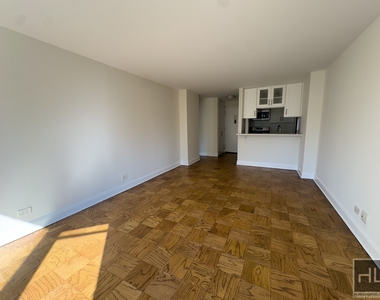 East 71st Street - Photo Thumbnail 1