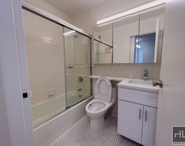 East 71st Street - Photo Thumbnail 6
