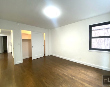 East 69 Street - Photo Thumbnail 4