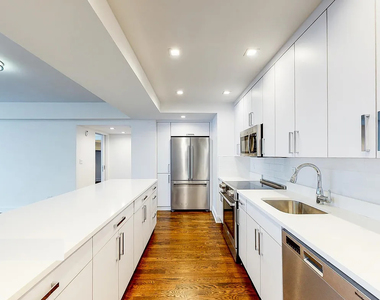 East 69 Street - Photo Thumbnail 2
