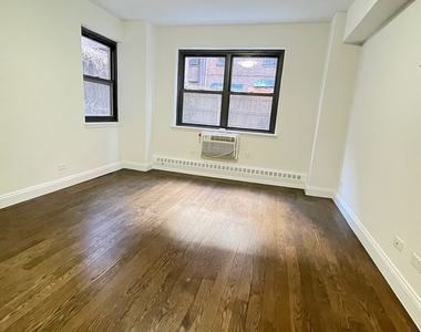 East 69 Street - Photo Thumbnail 5