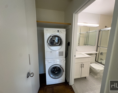 East 71st Street - Photo Thumbnail 3