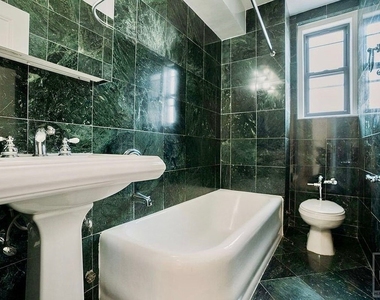 East 68 Street - Photo Thumbnail 2