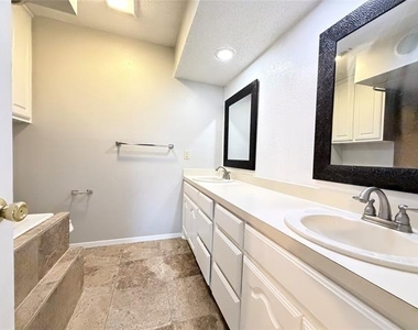 7832 Pebblebrook Drive - Photo Thumbnail 20