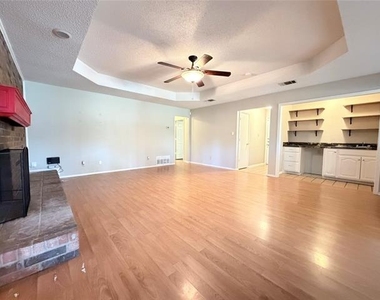 7832 Pebblebrook Drive - Photo Thumbnail 5