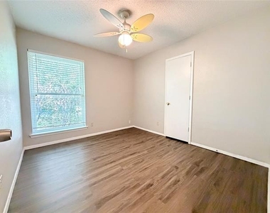 7832 Pebblebrook Drive - Photo Thumbnail 10