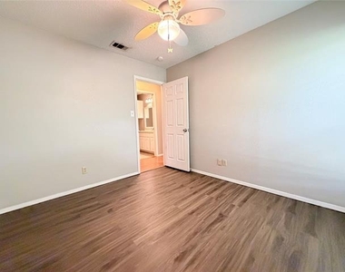 7832 Pebblebrook Drive - Photo Thumbnail 11