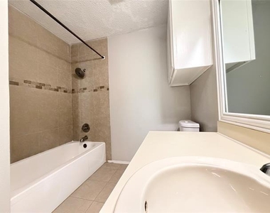 7832 Pebblebrook Drive - Photo Thumbnail 14