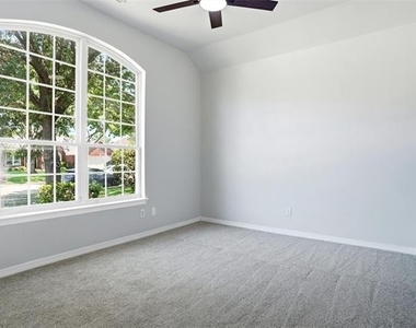 1301 Wildflower Lane - Photo Thumbnail 11