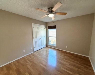 2417 Warwick Avenue - Photo Thumbnail 11