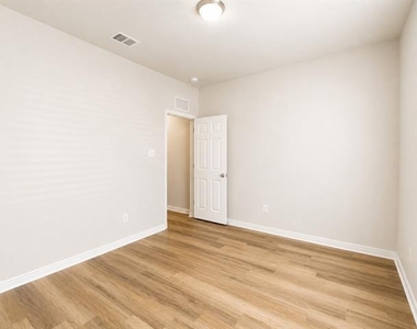 504 Mesa View Trail - Photo Thumbnail 17