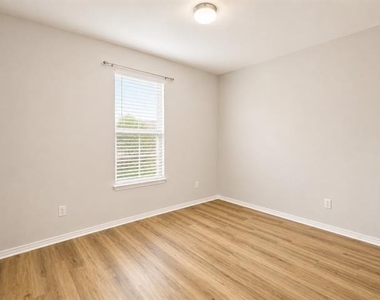 504 Mesa View Trail - Photo Thumbnail 16