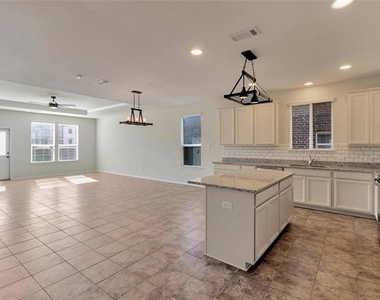 2011 Avondown Road - Photo Thumbnail 5