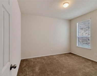 2011 Avondown Road - Photo Thumbnail 19