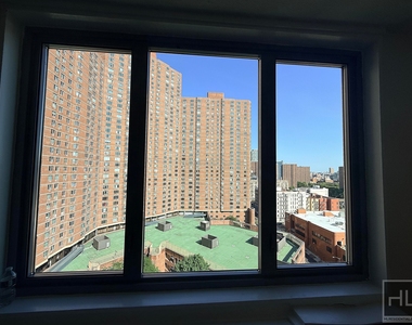 Broadway - Photo Thumbnail 10