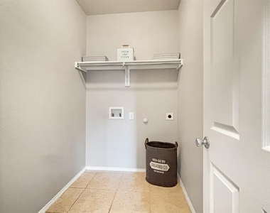 4408 Dashland Drive - Photo Thumbnail 12