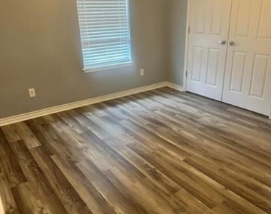 1130 E Ohio Street - Photo Thumbnail 11