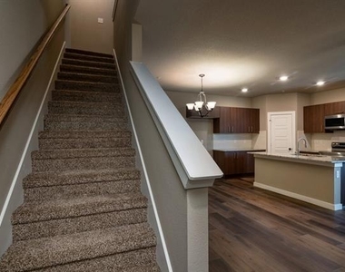 635 Wheatfield Drive - Photo Thumbnail 5