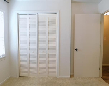 705 Sun Valley Drive - Photo Thumbnail 17