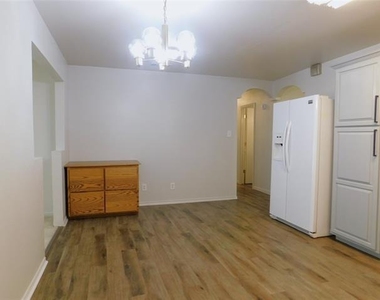 705 Sun Valley Drive - Photo Thumbnail 7