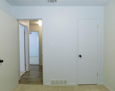 705 Sun Valley Drive - Photo Thumbnail 19