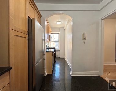 East 56 Street - Photo Thumbnail 3