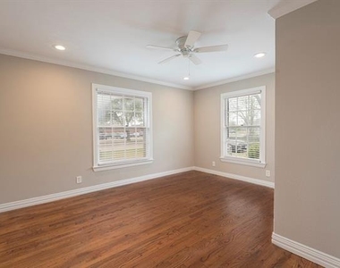 815 E 16th Street - Photo Thumbnail 16