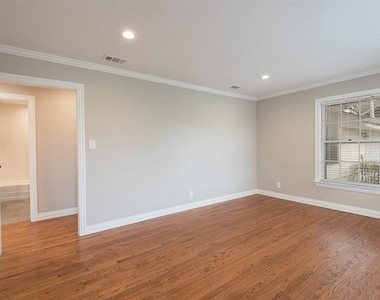 815 E 16th Street - Photo Thumbnail 9
