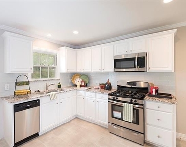 815 E 16th Street - Photo Thumbnail 11