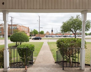 815 E 16th Street - Photo Thumbnail 5