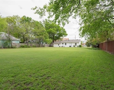 815 E 16th Street - Photo Thumbnail 24