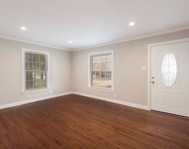 815 E 16th Street - Photo Thumbnail 6