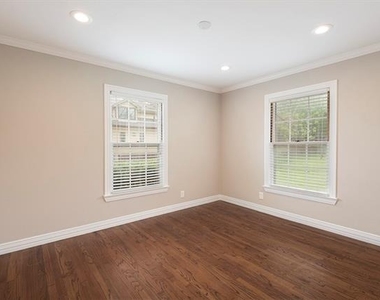 815 E 16th Street - Photo Thumbnail 20