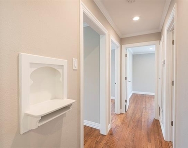 815 E 16th Street - Photo Thumbnail 10