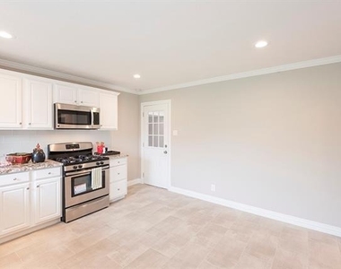 815 E 16th Street - Photo Thumbnail 13