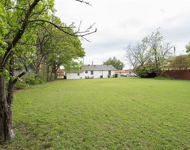 815 E 16th Street - Photo Thumbnail 22