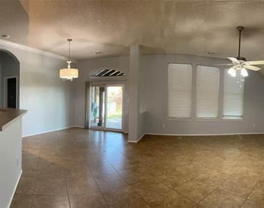 4216 Cave Cove Court - Photo Thumbnail 9