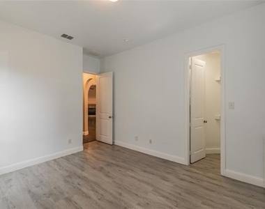 3903 Plum Vista Place - Photo Thumbnail 14