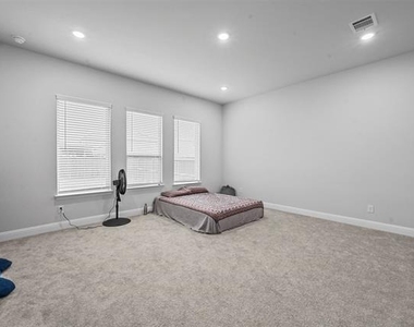 2210 Balboa Drive - Photo Thumbnail 11