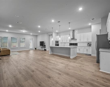 2210 Balboa Drive - Photo Thumbnail 2
