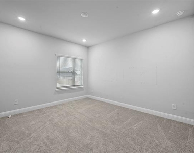 2210 Balboa Drive - Photo Thumbnail 16