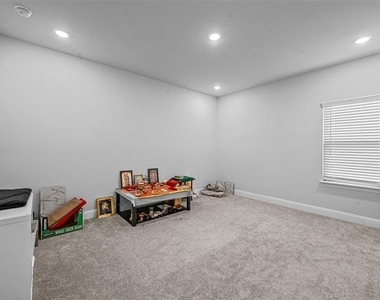 2210 Balboa Drive - Photo Thumbnail 19