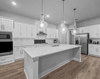 2210 Balboa Drive - Photo Thumbnail 5