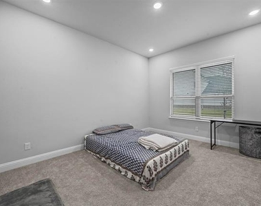 2210 Balboa Drive - Photo Thumbnail 10