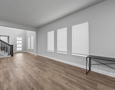 2210 Balboa Drive - Photo Thumbnail 4