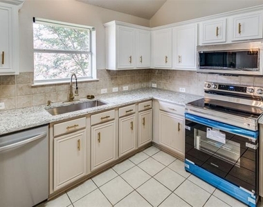 7046 Saint Augustine Drive - Photo Thumbnail 12