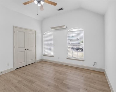 5709 Main Street - Photo Thumbnail 11