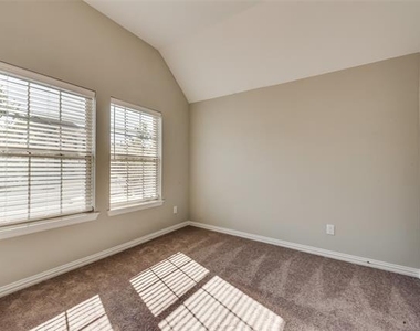 2813 Mesquite Avenue - Photo Thumbnail 3