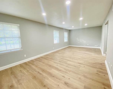 7404 Walling Lane - Photo Thumbnail 6
